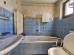 Neustart im Grünen: Sanierungshaus mit großem Grundstück, riesen Garten und extra Bauplatz nähe A24! - Bad