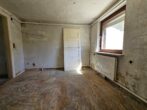 Neustart im Grünen: Sanierungshaus mit großem Grundstück, riesen Garten und extra Bauplatz nähe A24! - Zimmer