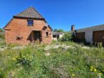 Neustart im Grünen: Sanierungshaus mit großem Grundstück, riesen Garten und extra Bauplatz nähe A24! - Hausansicht